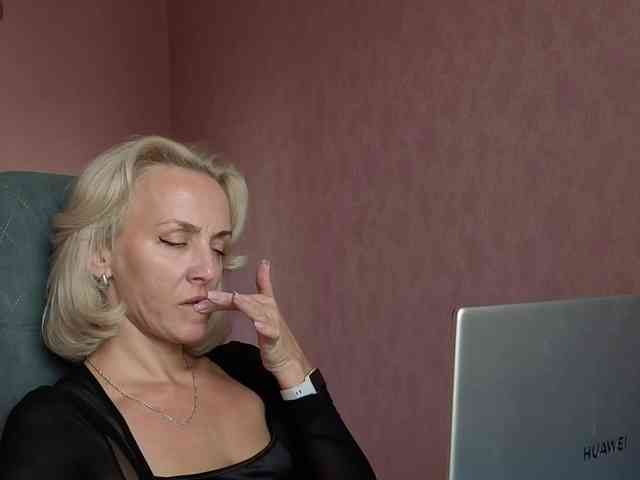 FemdomLadyMaria webcam