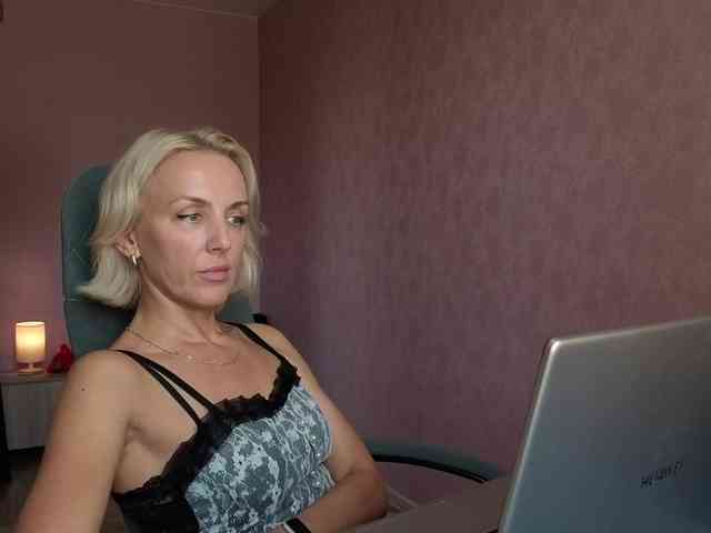 FemdomLadyMaria webcam