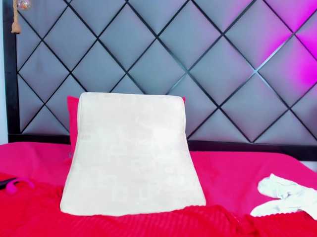 Ella-kelly live cam on BongaCams