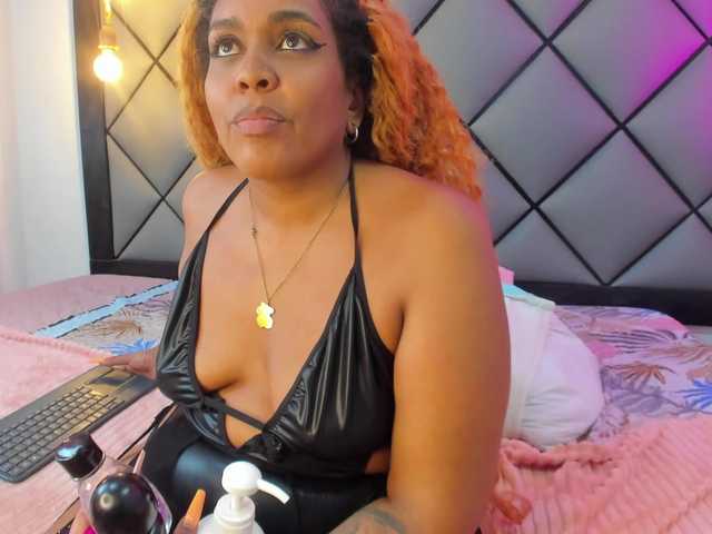 Ella-kelly live cam on BongaCams