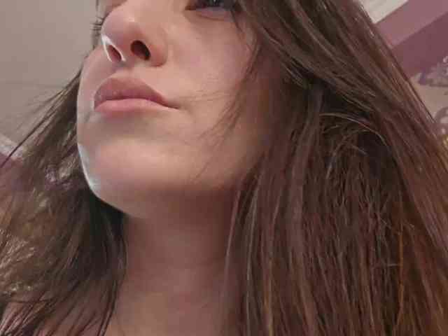 AlejandraDelane webcam
