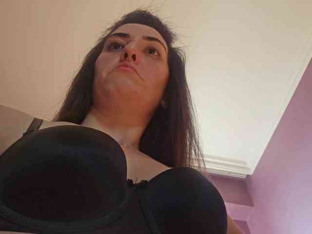 AlejandraDelane webcam