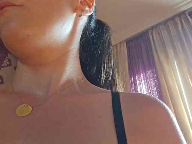 AlejandraDelane webcam