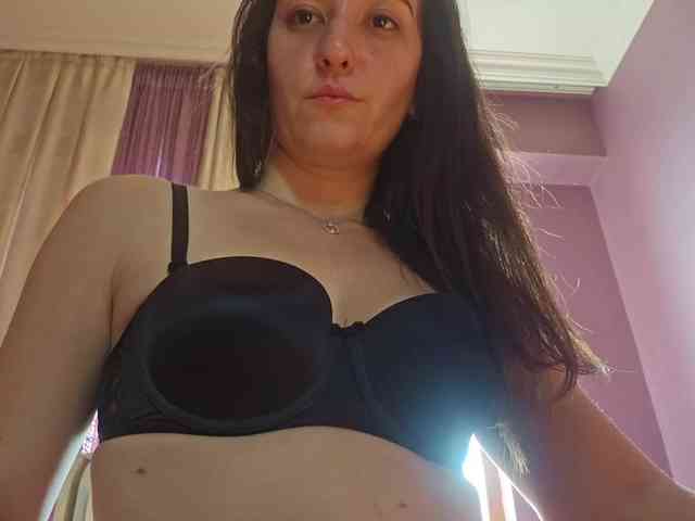 AlejandraDelane webcam