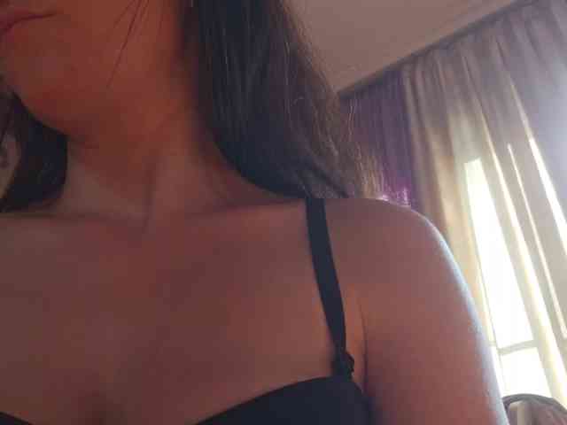 AlejandraDelane webcam