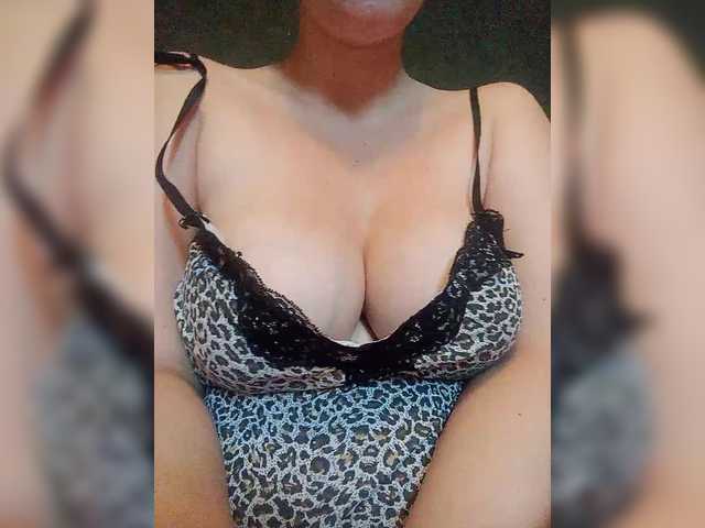 Leyladddd live cam on BongaCams