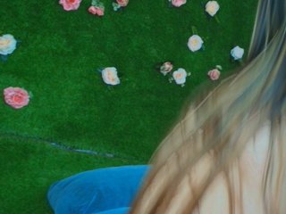 HugeTittiess Porn Show
