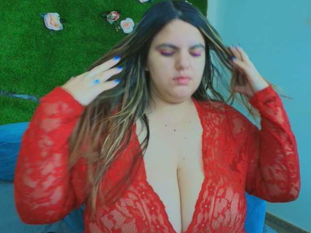 HugeTittiess live cam on BongaCams