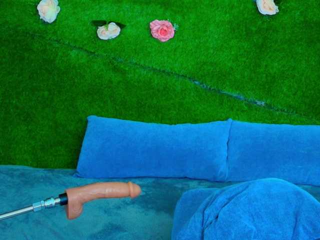 HugeTittiess live cam on BongaCams