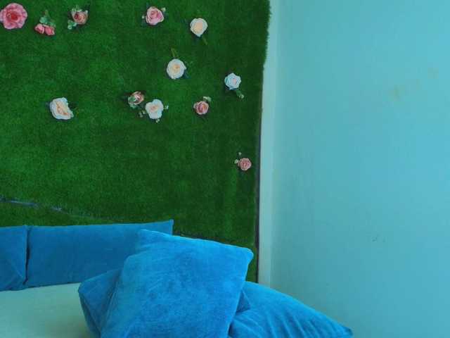 HugeTittiess live cam on BongaCams
