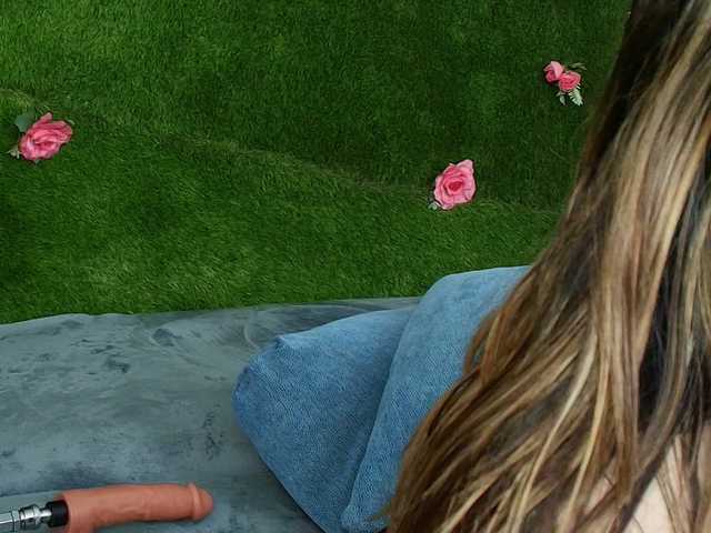 HugeTittiess's BongaCams show and profile