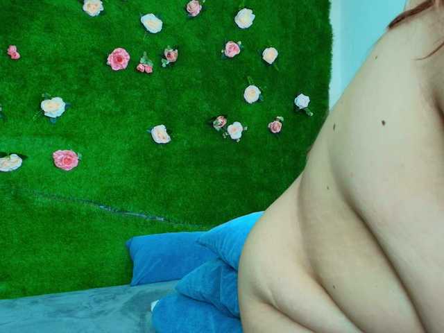 HugeTittiess live cam on BongaCams