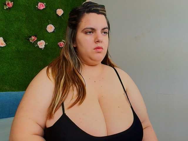 HugeTittiess live cam on BongaCams