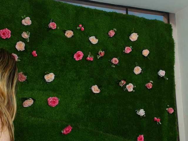 HugeTittiess's BongaCams show and profile