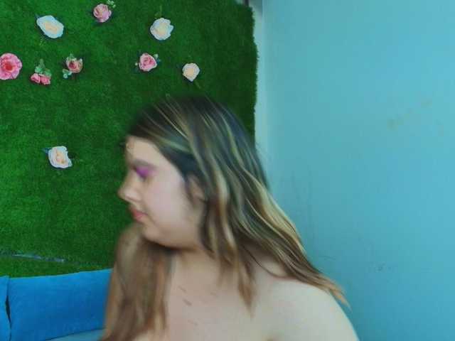HugeTittiess live cam on BongaCams