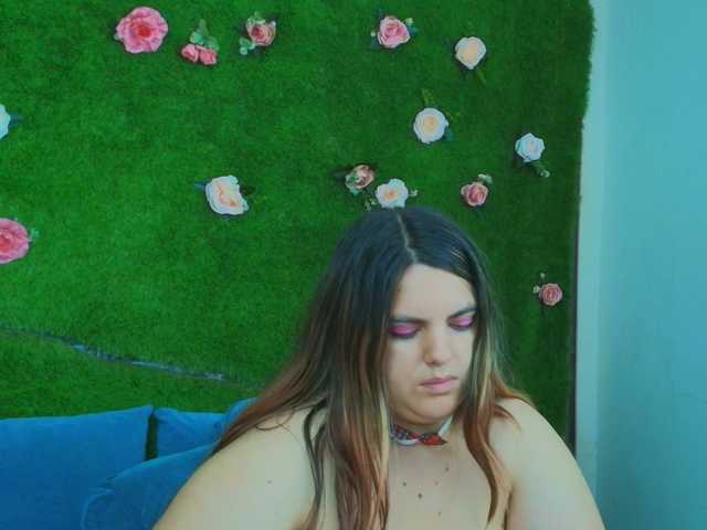 HugeTittiess live cam on BongaCams