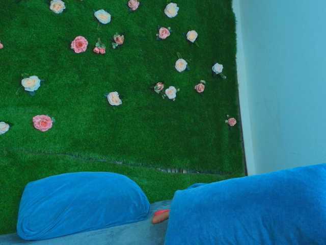 HugeTittiess live cam on BongaCams