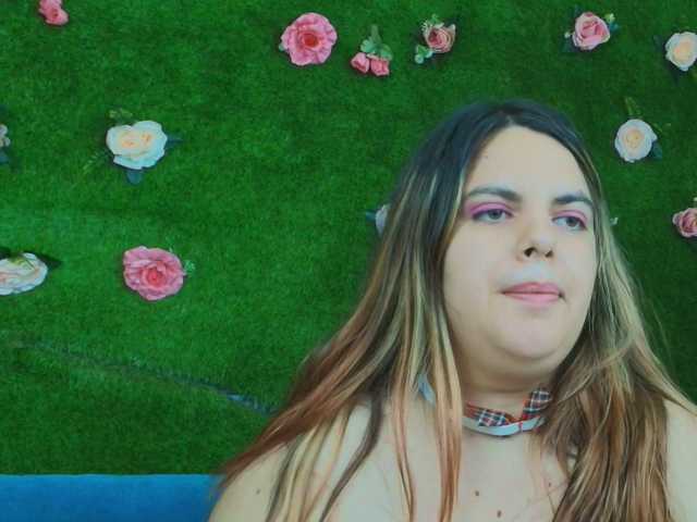 HugeTittiess live cam on BongaCams