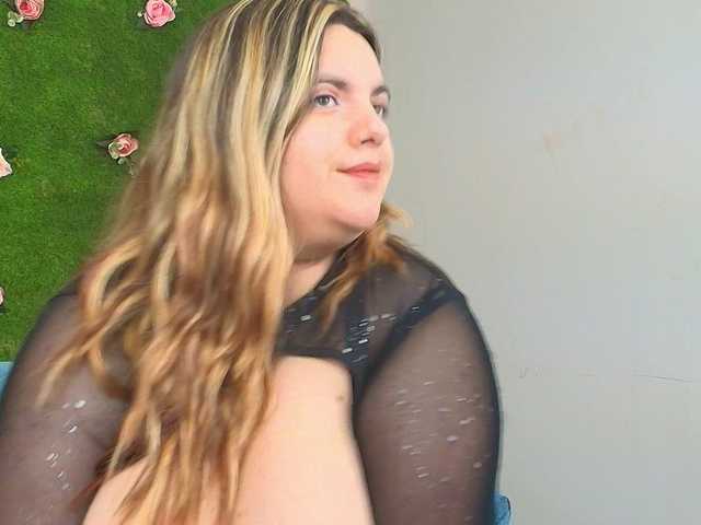 HugeTittiess live cam on BongaCams