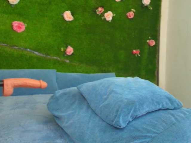 HugeTittiess live cam on BongaCams