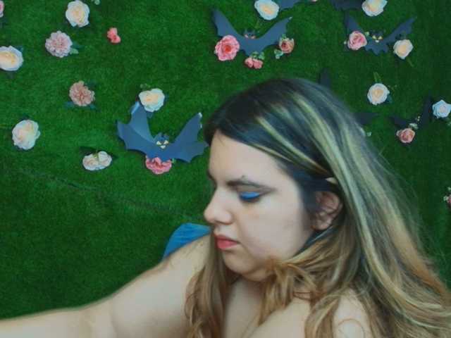 HugeTittiess live cam on BongaCams
