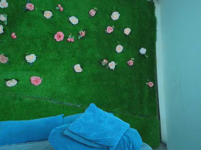 HugeTittiess live cam on BongaCams
