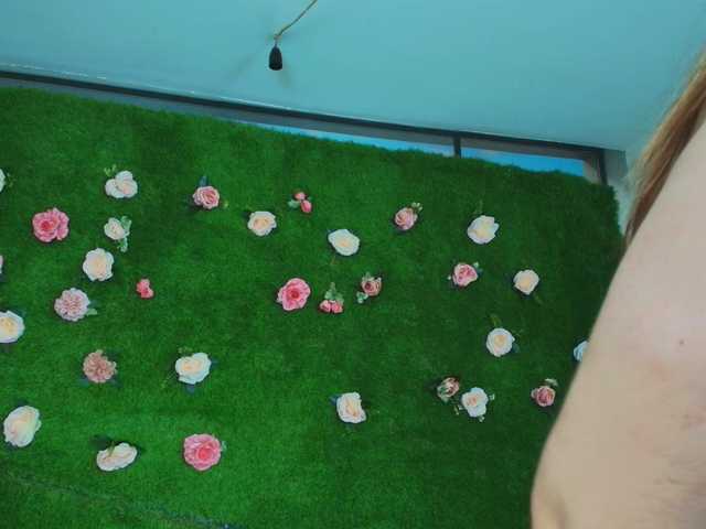 HugeTittiess live cam on BongaCams