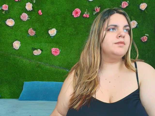 HugeTittiess live cam on BongaCams