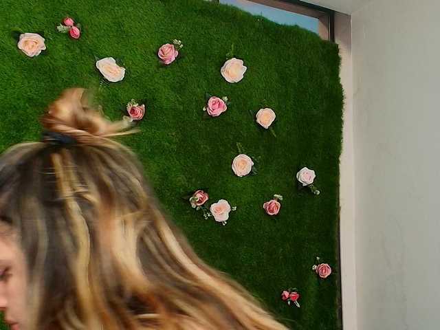 HugeTittiess live cam on BongaCams