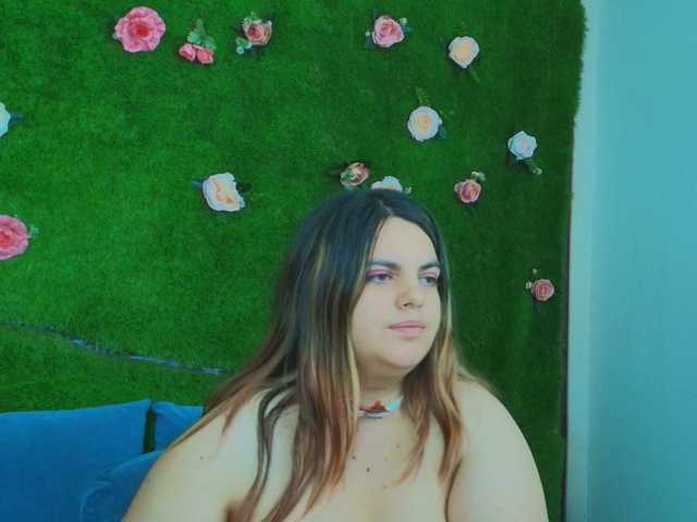 HugeTittiess live cam on BongaCams