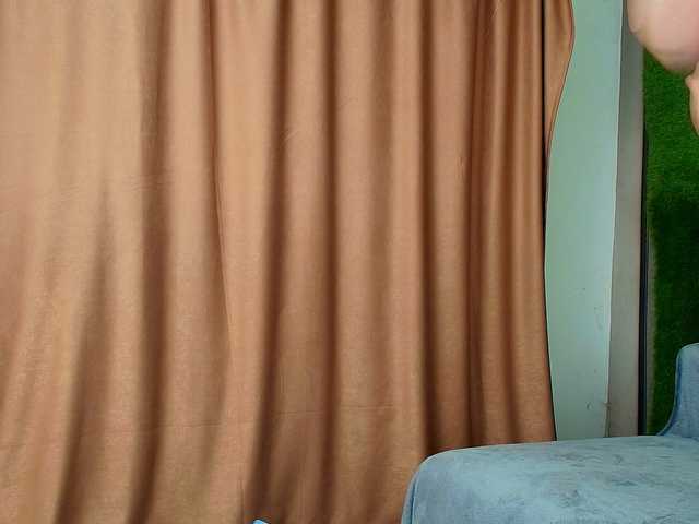 HugeTittiess live cam on BongaCams