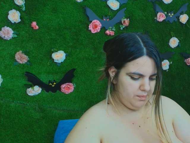 HugeTittiess live cam on BongaCams