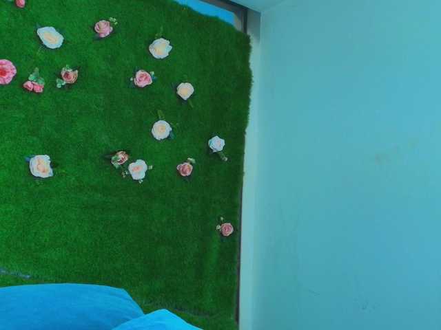 HugeTittiess live cam on BongaCams