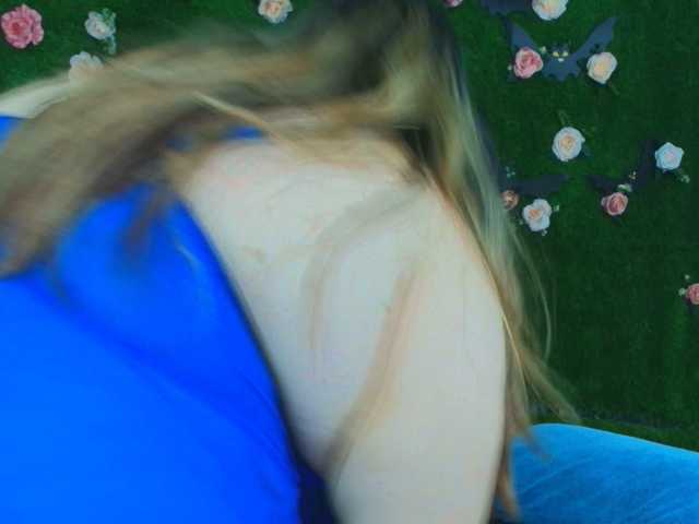 HugeTittiess