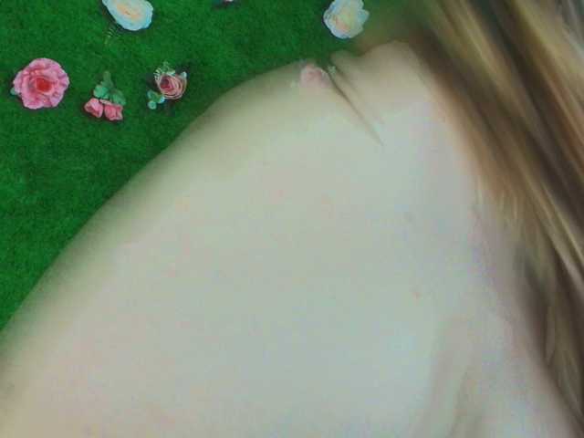 HugeTittiess live cam on BongaCams