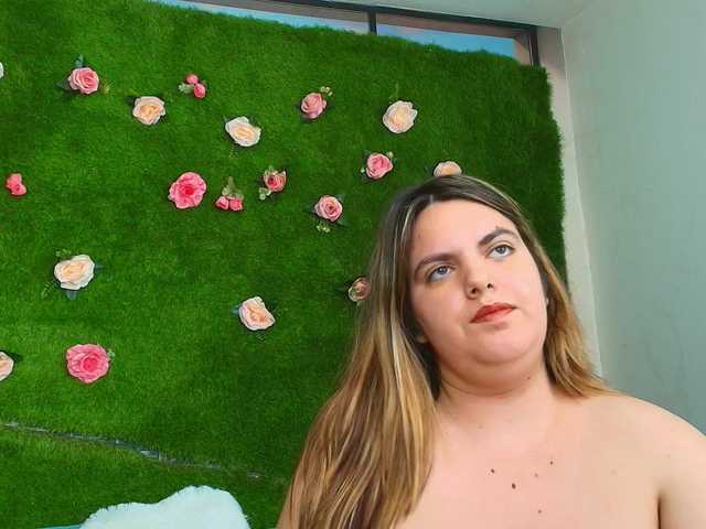 HugeTittiess Live Cam and Statistics on UnifiedCams