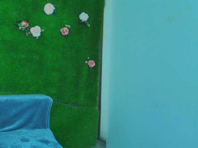 HugeTittiess live cam on BongaCams
