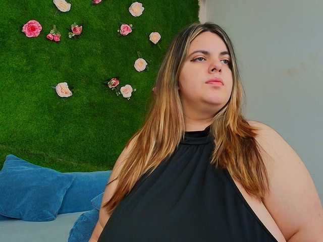 HugeTittiess live cam on BongaCams