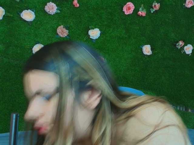 HugeTittiess live cam on BongaCams