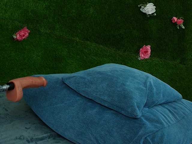 HugeTittiess's BongaCams show and profile