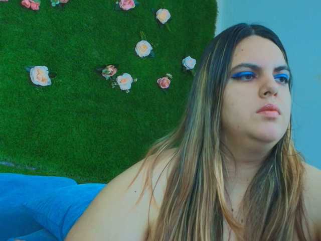 HugeTittiess live cam on BongaCams