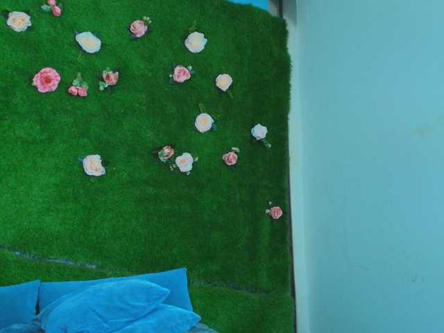 HugeTittiess live cam on BongaCams
