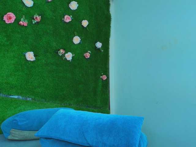 HugeTittiess live cam on BongaCams