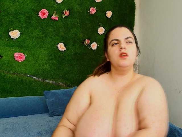 HugeTittiess live cam on BongaCams