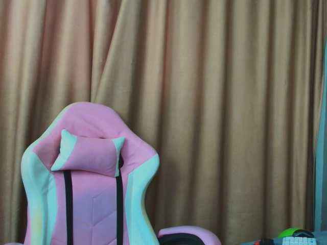 HugeTittiess live cam on BongaCams