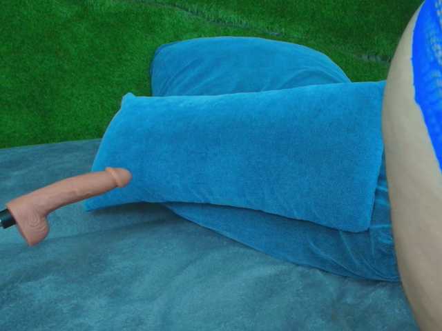 HugeTittiess live cam on BongaCams