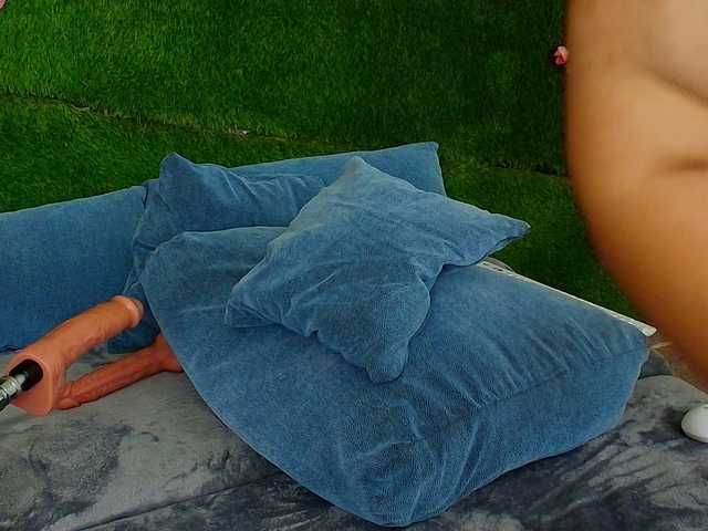 HugeTittiess live cam on BongaCams