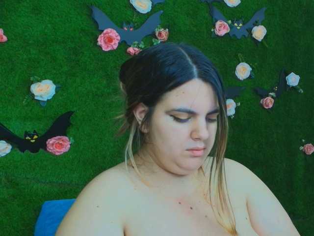 HugeTittiess live cam on BongaCams