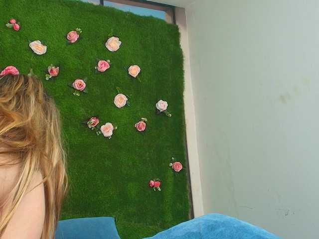 HugeTittiess live cam on BongaCams