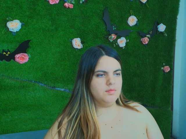 HugeTittiess live cam on BongaCams